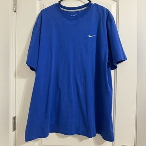 nike standard fit tee shirt with embroidered logo electric blue